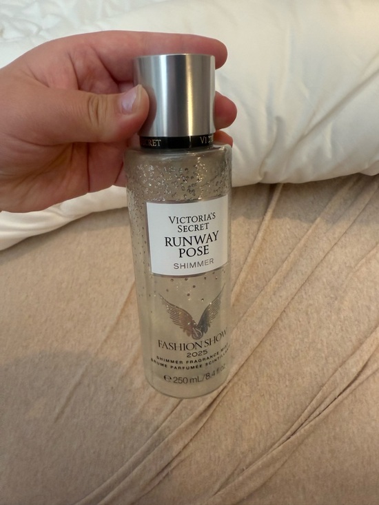 Victoria's Secret Other - NEW VICTORIAS SECRET RUNWAY SHIMMER